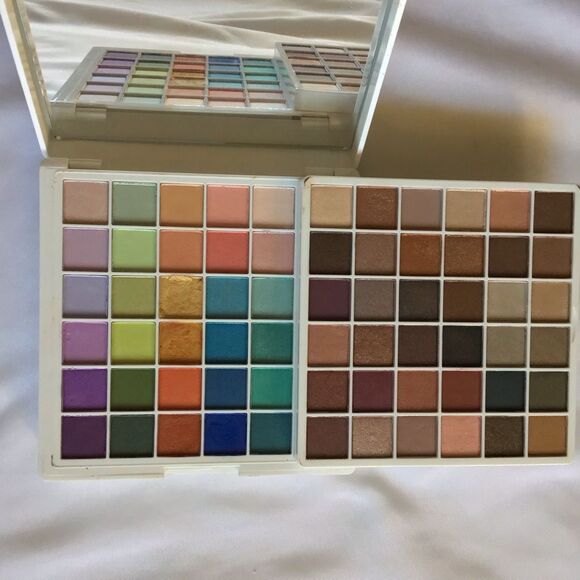 Avon Oh What Fun Mega Makeup Palette - Picture 3 of 4